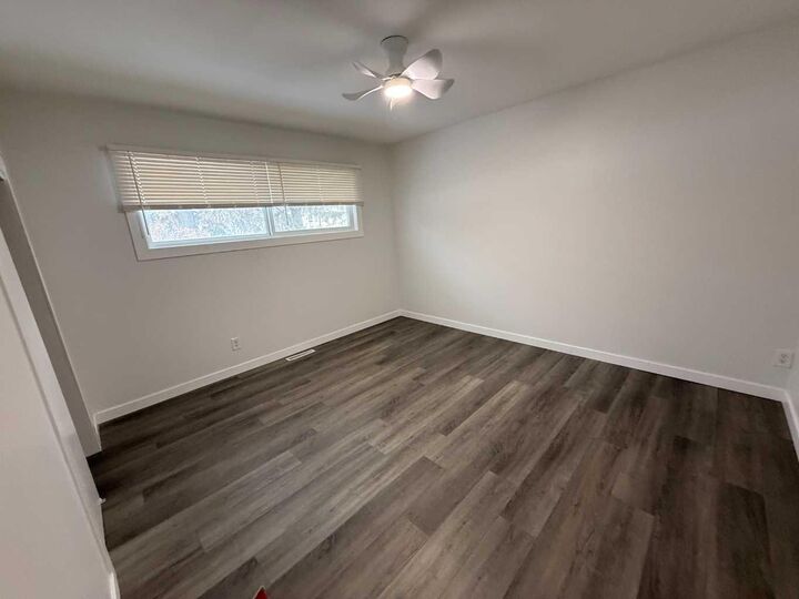 Property Photo:  5416 46 Street 3  AB T9V 0E4 