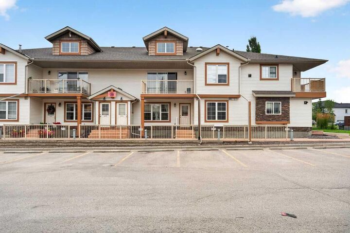 Property Photo:  20 Panatella Landing NW #104  AB T3K 0K8 