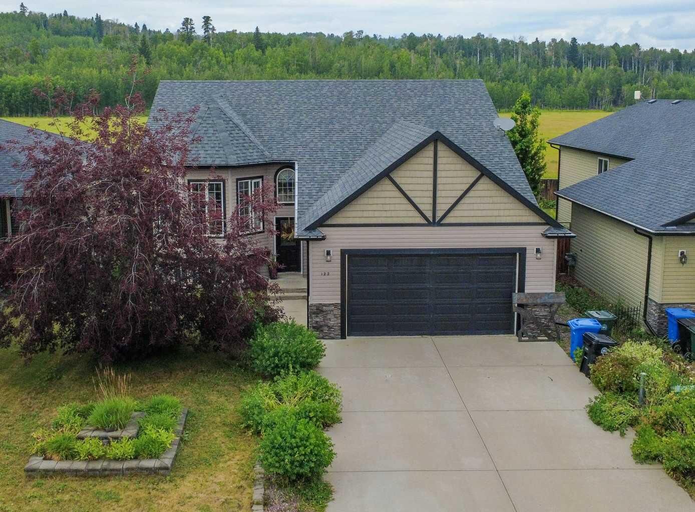 Property Photo:  122 12 Avenue NE  AB T0M 1X0 