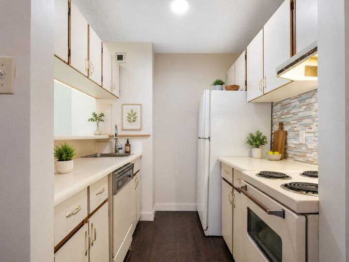 Property Photo:  221 6 Avenue SE 1212  AB T2G 4Z9 
