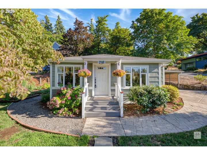 Property Photo:  716 4th Ave  OR 97045 