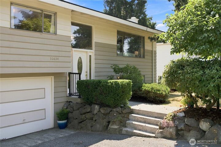 Property Photo: 10634 32nd Avenue SW WA 98146