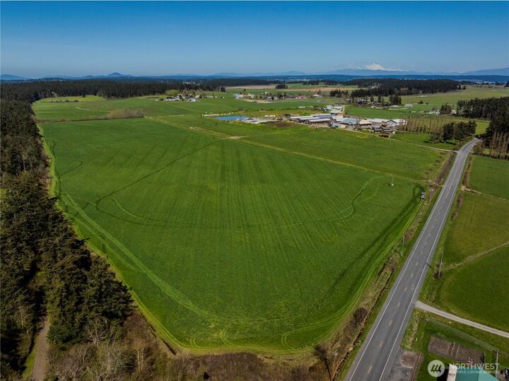 Property Photo:  1240  Arnold Road  WA 98277 