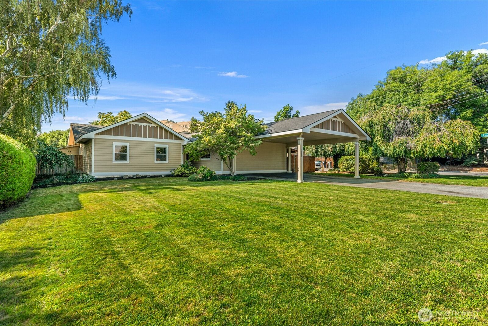 Property Photo:  1225  Castlerock Avenue  WA 98801 