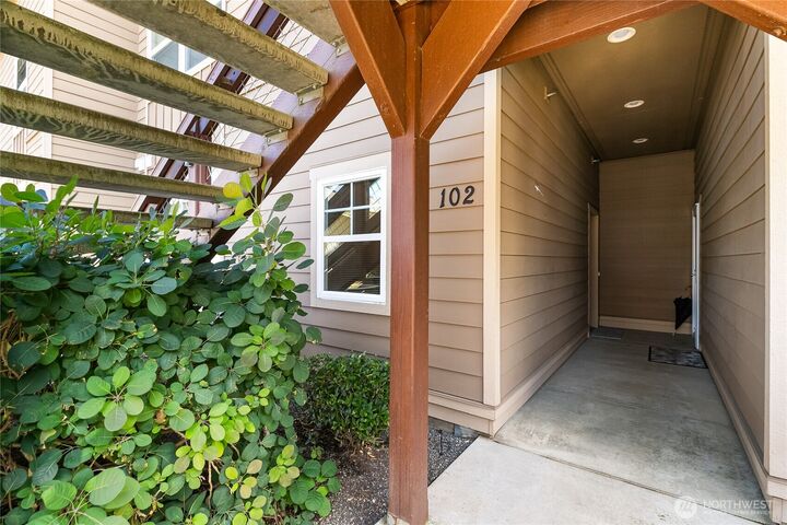 Property Photo: 300 Homestead Blvd 102 WA 98264