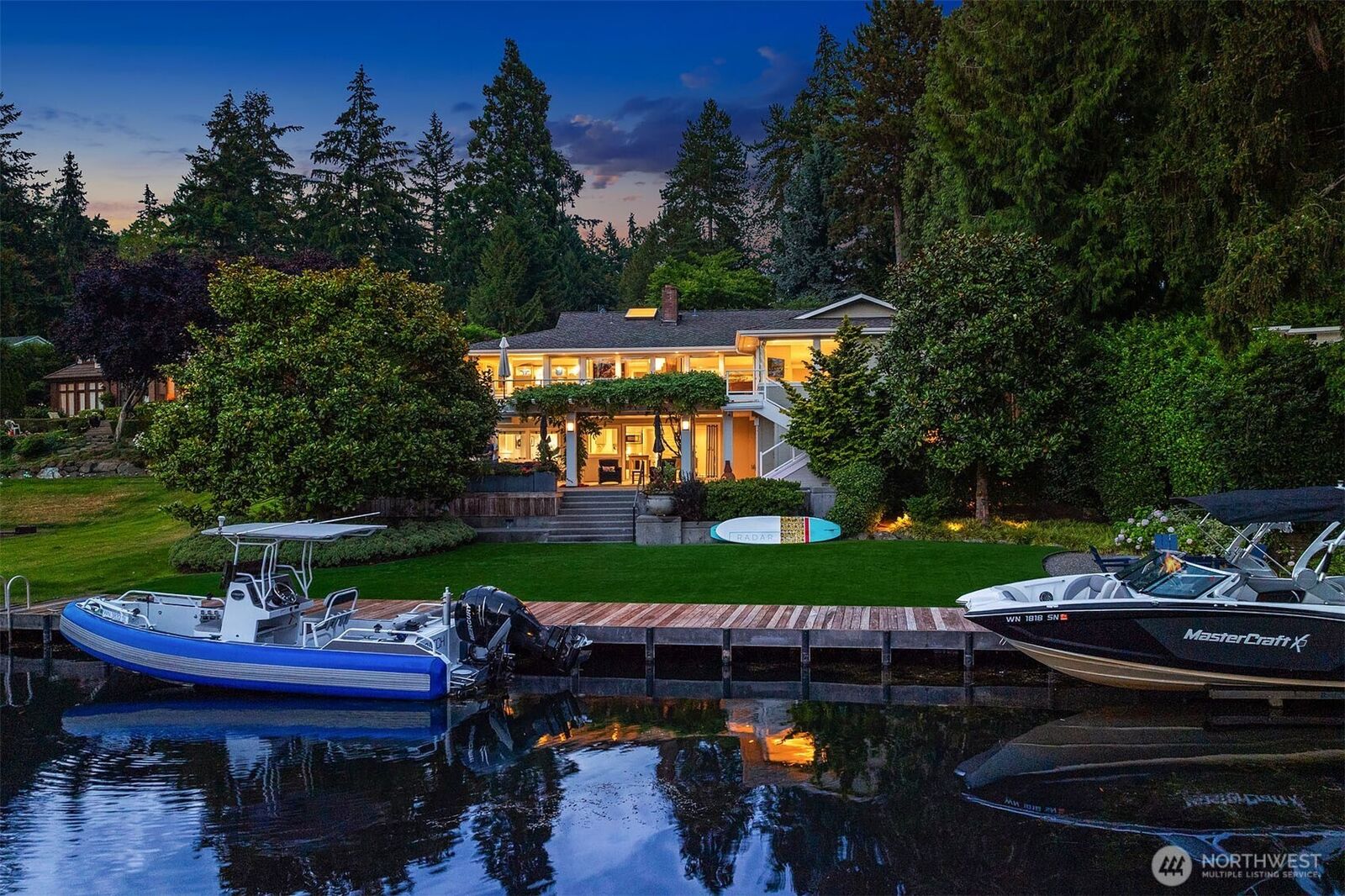 Property Photo: 3135 Hunts Point Circle WA 98004