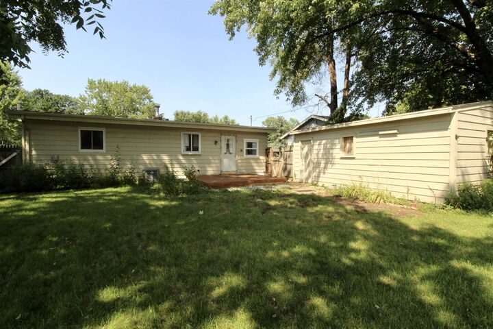 Property Photo: 1213 Kingsley Drive IL 61115