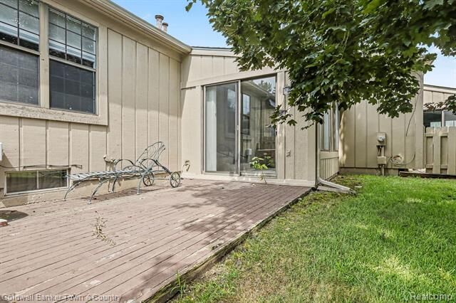 Property Photo:  12460 Cambridge Boulevard  MI 48178 