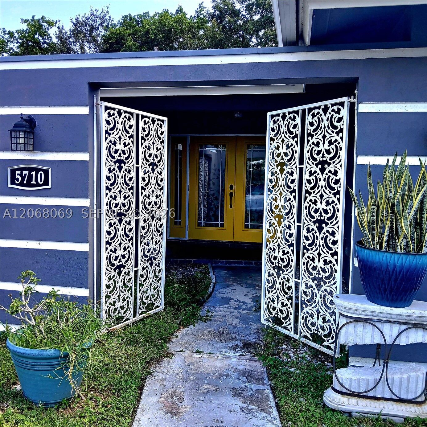 Property Photo: 5710 Melaleuca Dr FL 33319