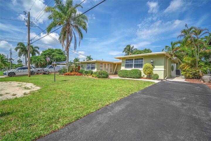 Property Photo:  2555 Nassau Ln  FL 33312 