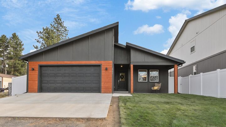 Property Photo:  2931 W 18th Ave  WA 99224 