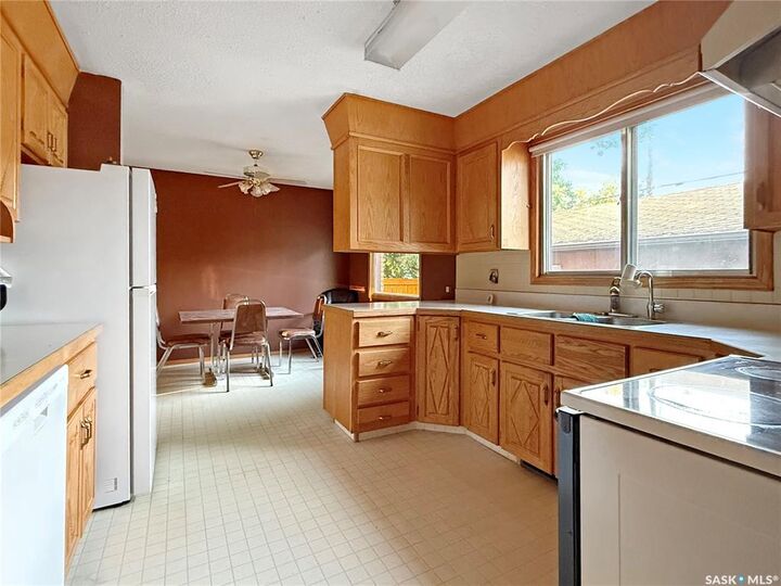 Property Photo: 477 3rd Avenue SE SK S9H 3K9