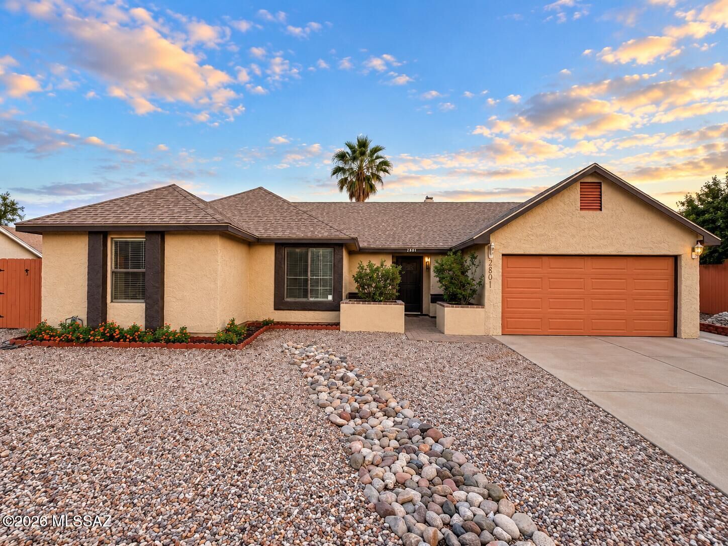 Property Photo:  2801 W Calle De Dalias  AZ 85745 