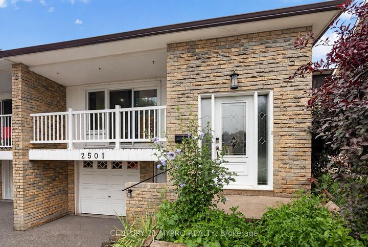 Property Photo:  2501 Cobbinshaw Circle  ON L5N 2G2 
