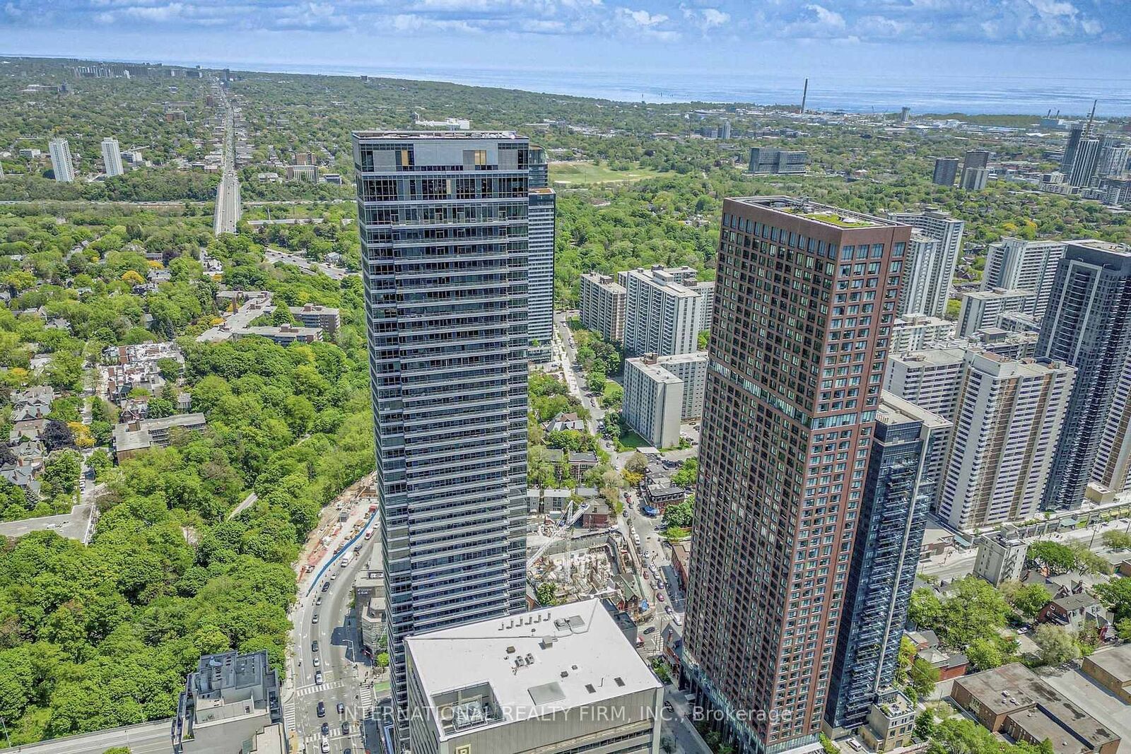 Property Photo: 395 Bloor Street E 4602 ON M4W 1H7