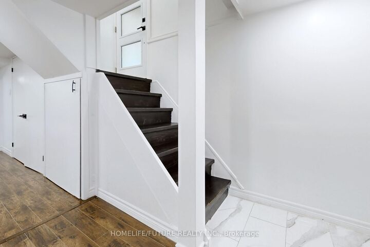 Photo de la propriété: 43 Densgrove Road Bsmt ON M1G 2A2
