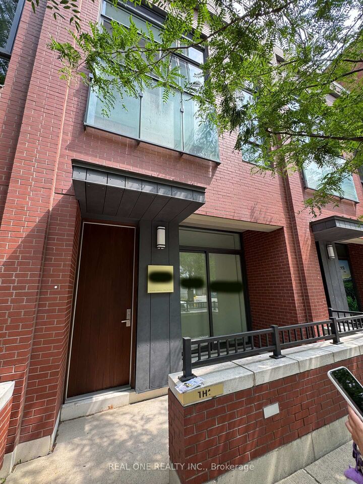 Property Photo: 75 St Nicholas Street Th1 ON M4Y 0A5