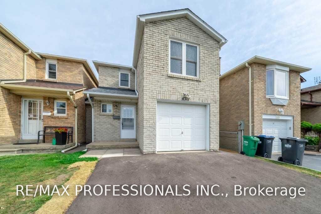 Property Photo:  4207 Beacon Lane  ON L5C 3V8 