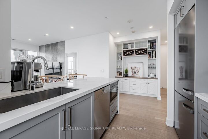 Property Photo:  20 Shore Breeze Drive Lph05b  ON M8V 1A1 