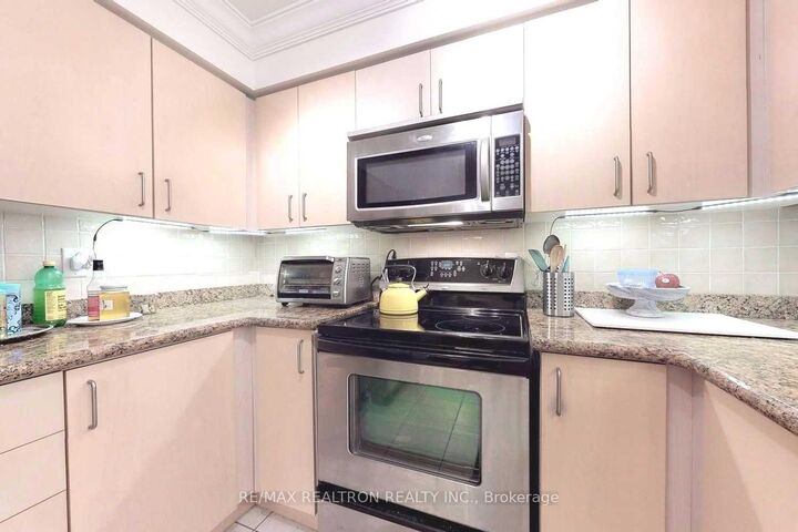 Property Photo: 233 Beecroft Road 107 ON M2N 6Z9