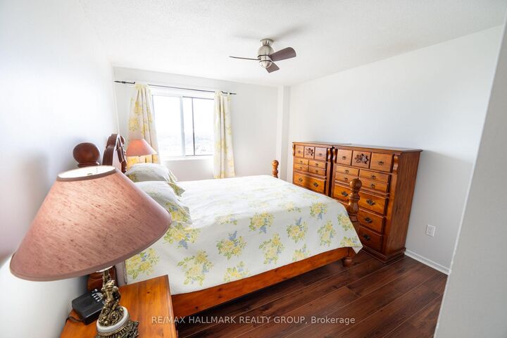 Property Photo:  20 Chesterton Drive 906  ON K2E 6Z7 