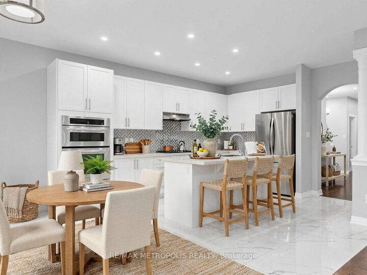 Property Photo:  138 Yakefarm Boulevard  ON L4A 0R8 
