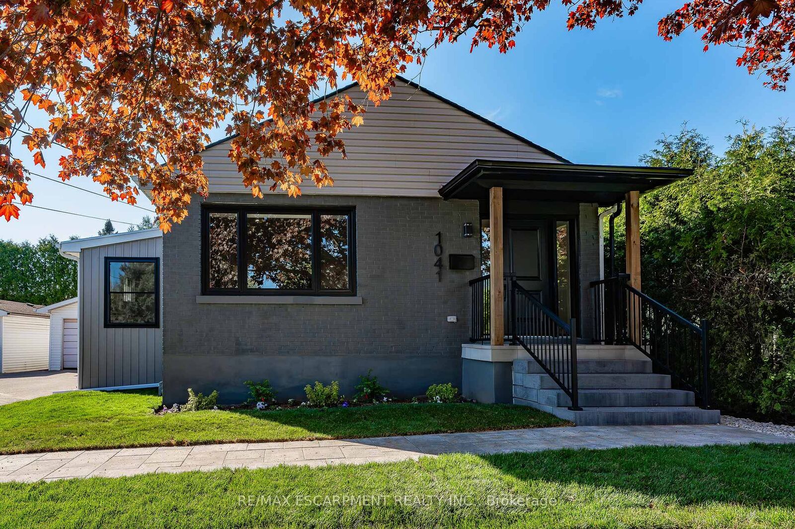 Property Photo: 1041 Shepherd's Drive ON L7T 3R4