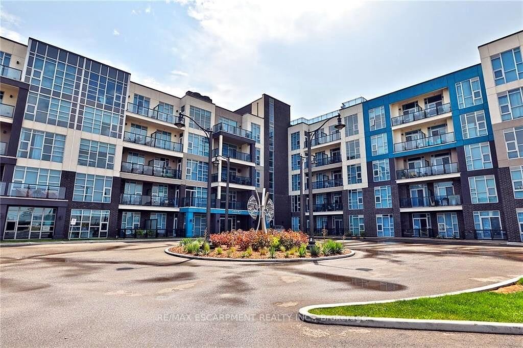 Property Photo:  10 Concord Place 117  ON L3M 0G6 