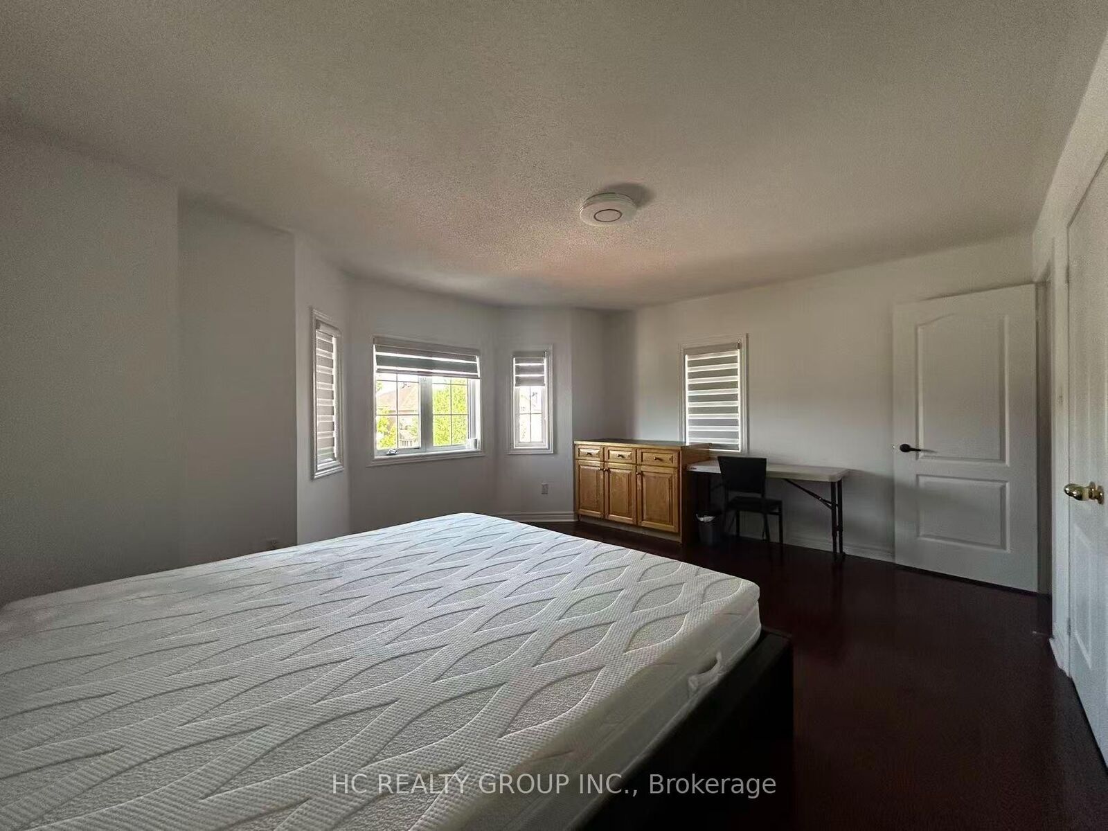 Property Photo:  563 Highglen Avenue Room1  ON L3S 4N3 