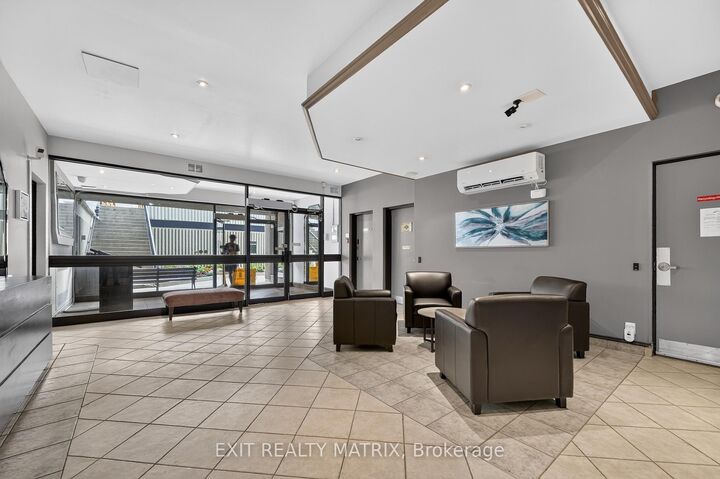 Property Photo: 158 B McArthur Avenue 1204 ON K1L 8C9