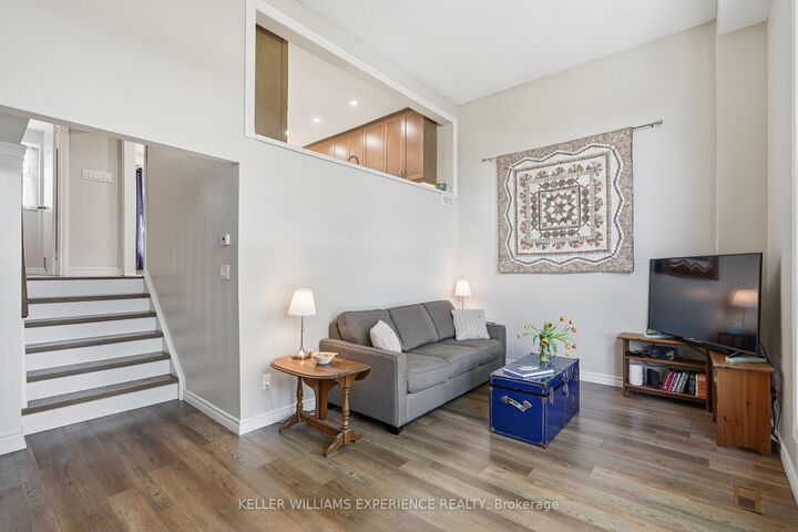 Photo de la propriété:  246 Tupper Boulevard 8  ON L9R 1A9 