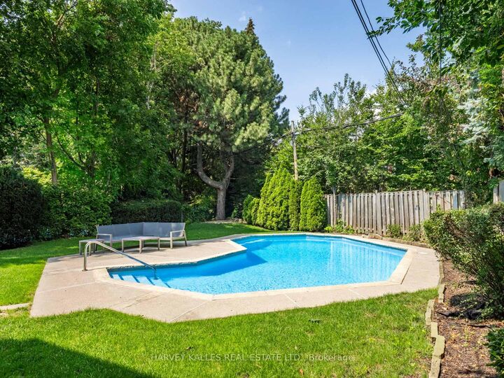 Photo de la propriété:  14 Dewbourne Avenue  ON M5P 1Z4 