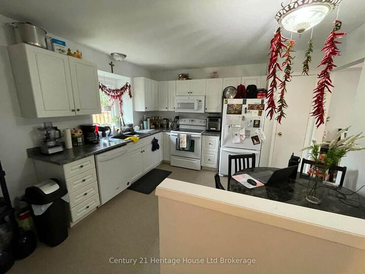 Property Photo:  255 Lansdowne Avenue W 2  ON N4T 1N6 