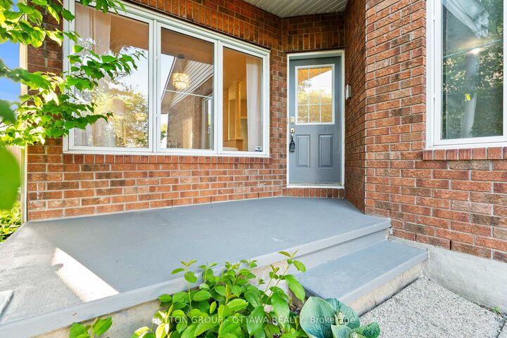 Property Photo: 4105 Wolfe Point Way ON K1V 1P3