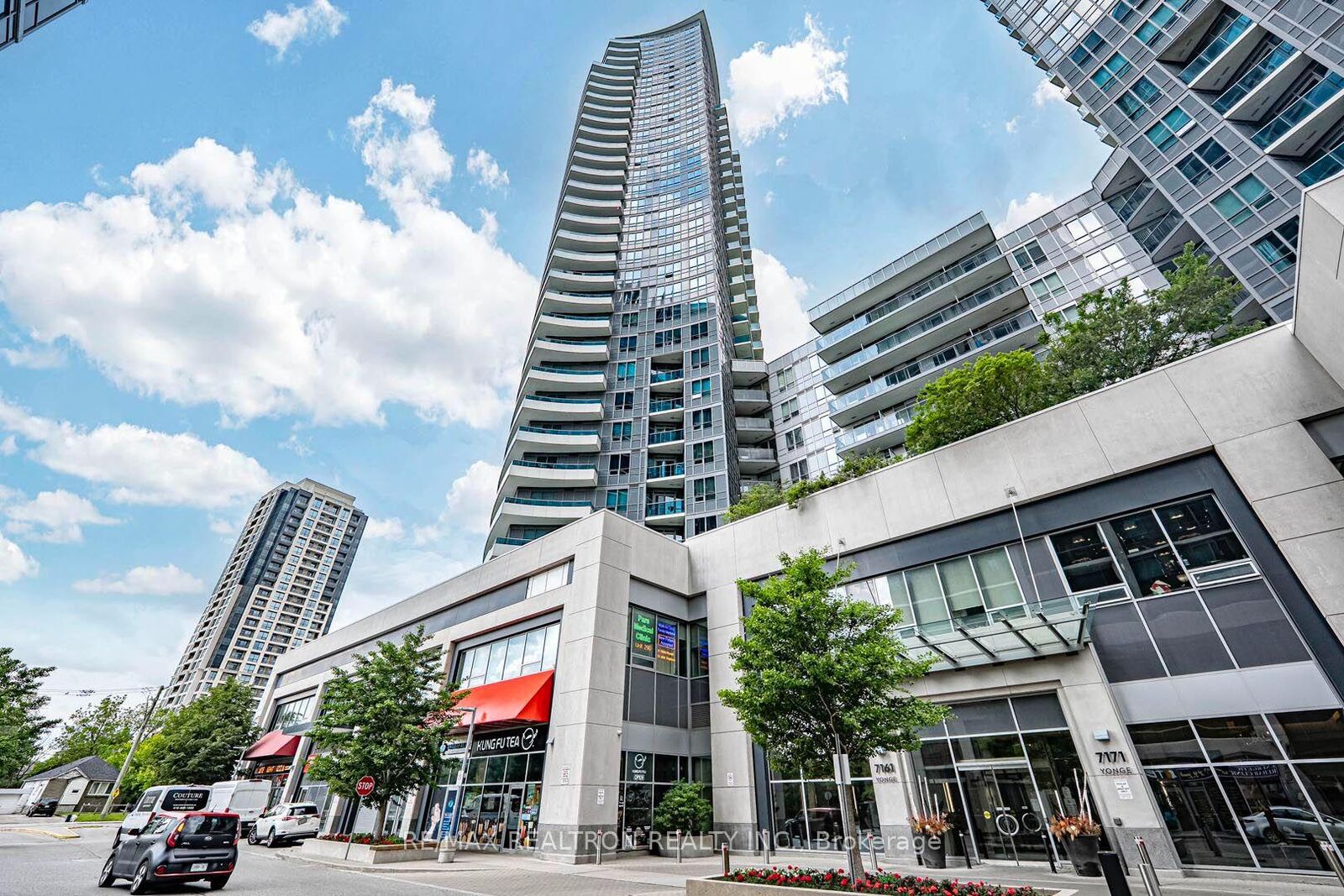 Property Photo: 7161 Yonge Street 418 ON L3T 0C8
