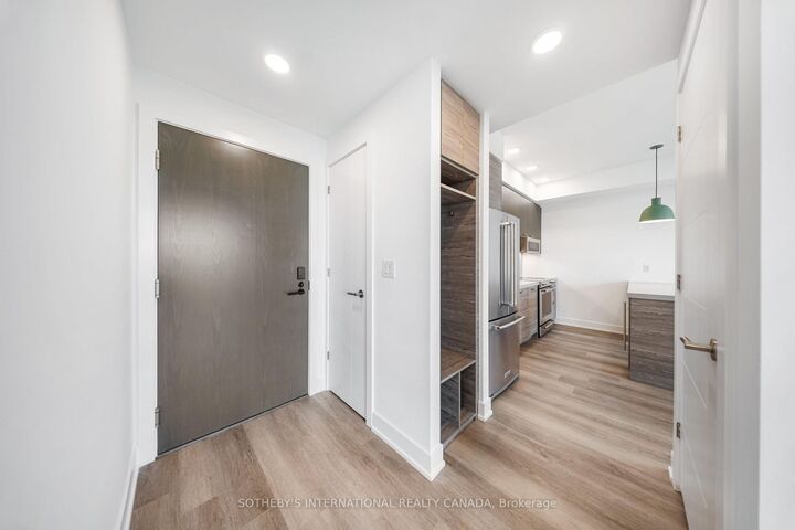 Property Photo: 484 Spadina Avenue 807 ON M5S 0E4