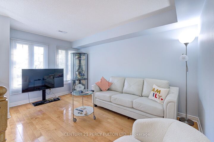 Property Photo: 800 Dundas Street W 17 ON L5C 4S8