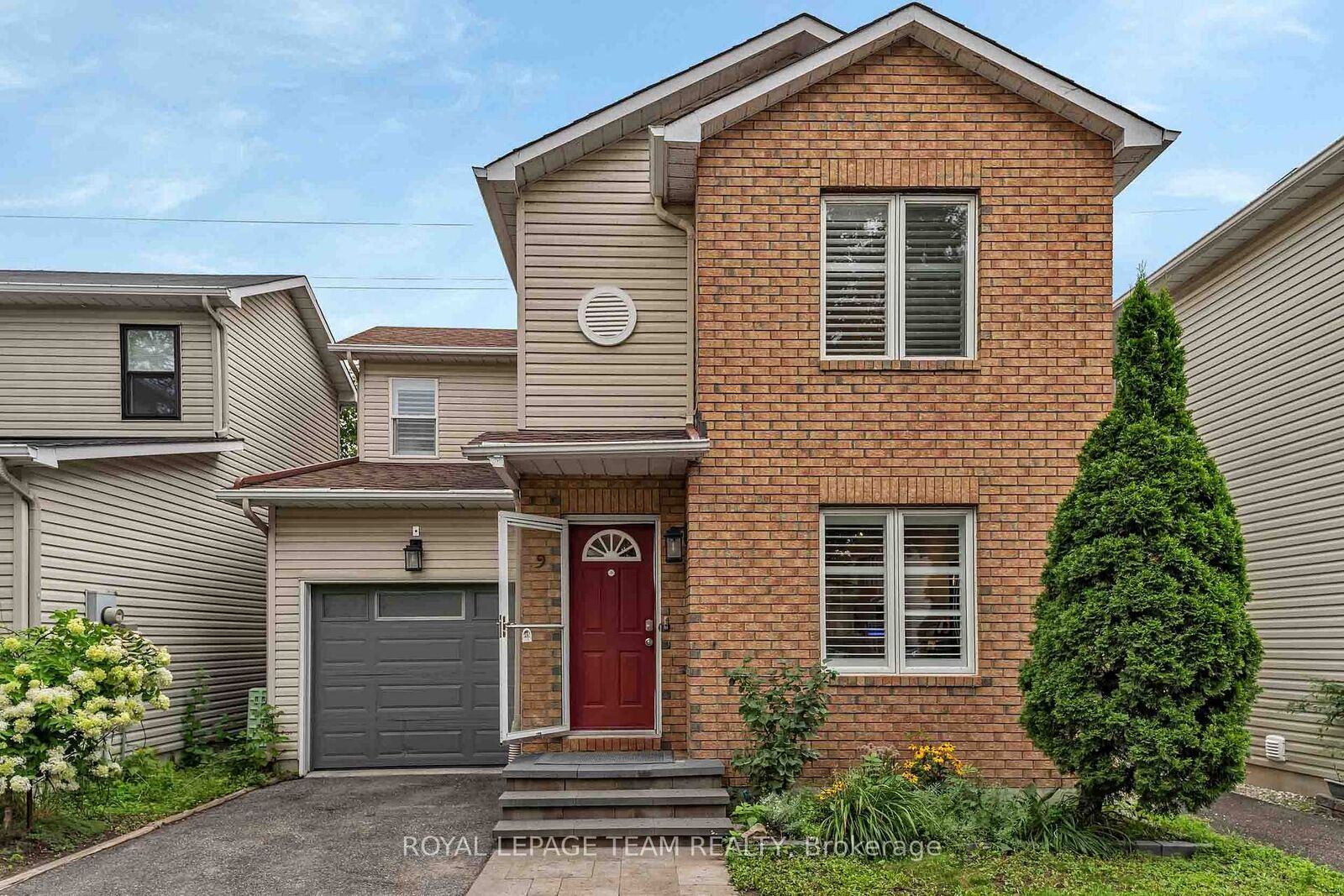 Property Photo:  583 Tweedsmuir Avenue 9  ON K1Z 5P4 
