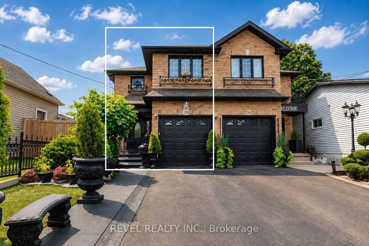 Property Photo:  218 Macaulay Street E  ON L8L 3X8 