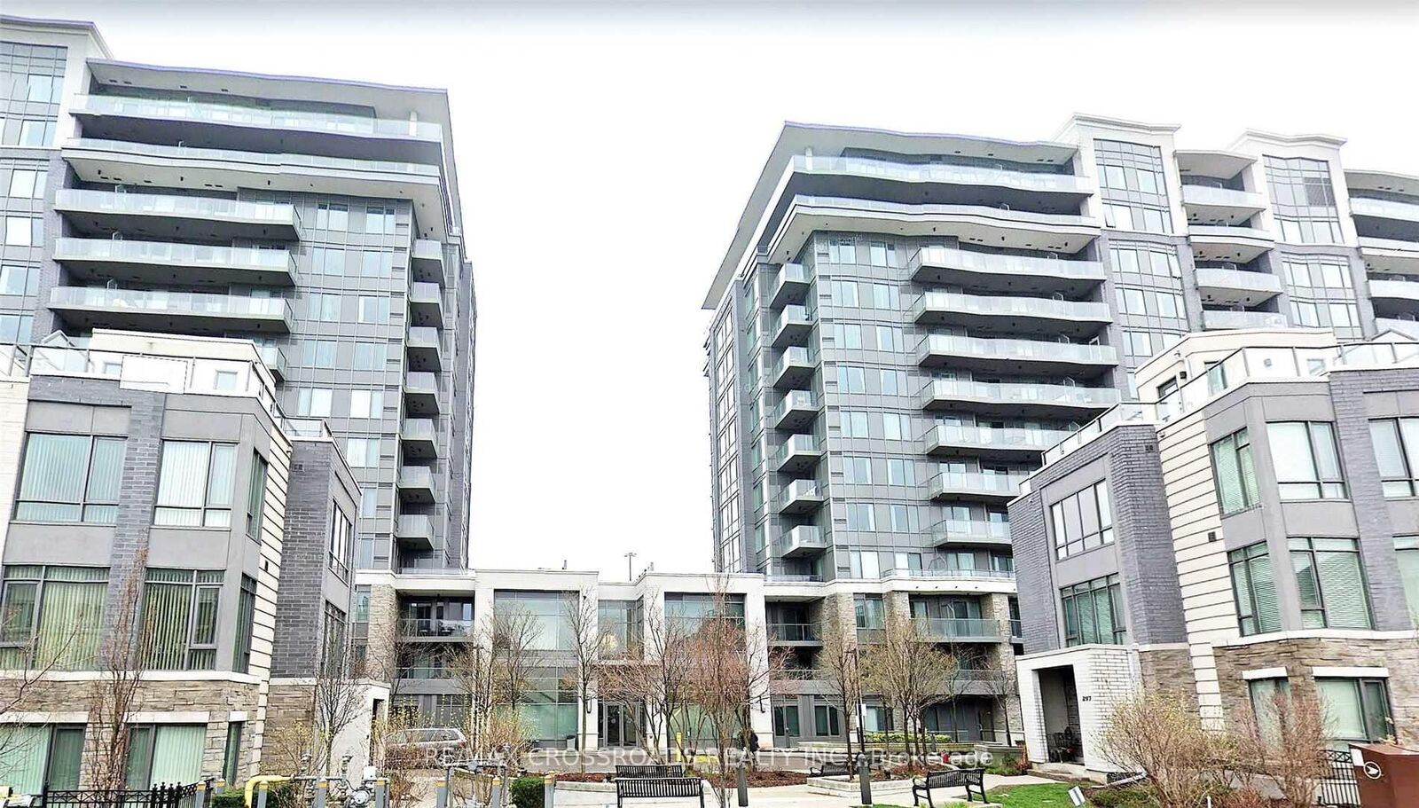 Property Photo:  325 South Park Road 906  ON L3T 0B8 