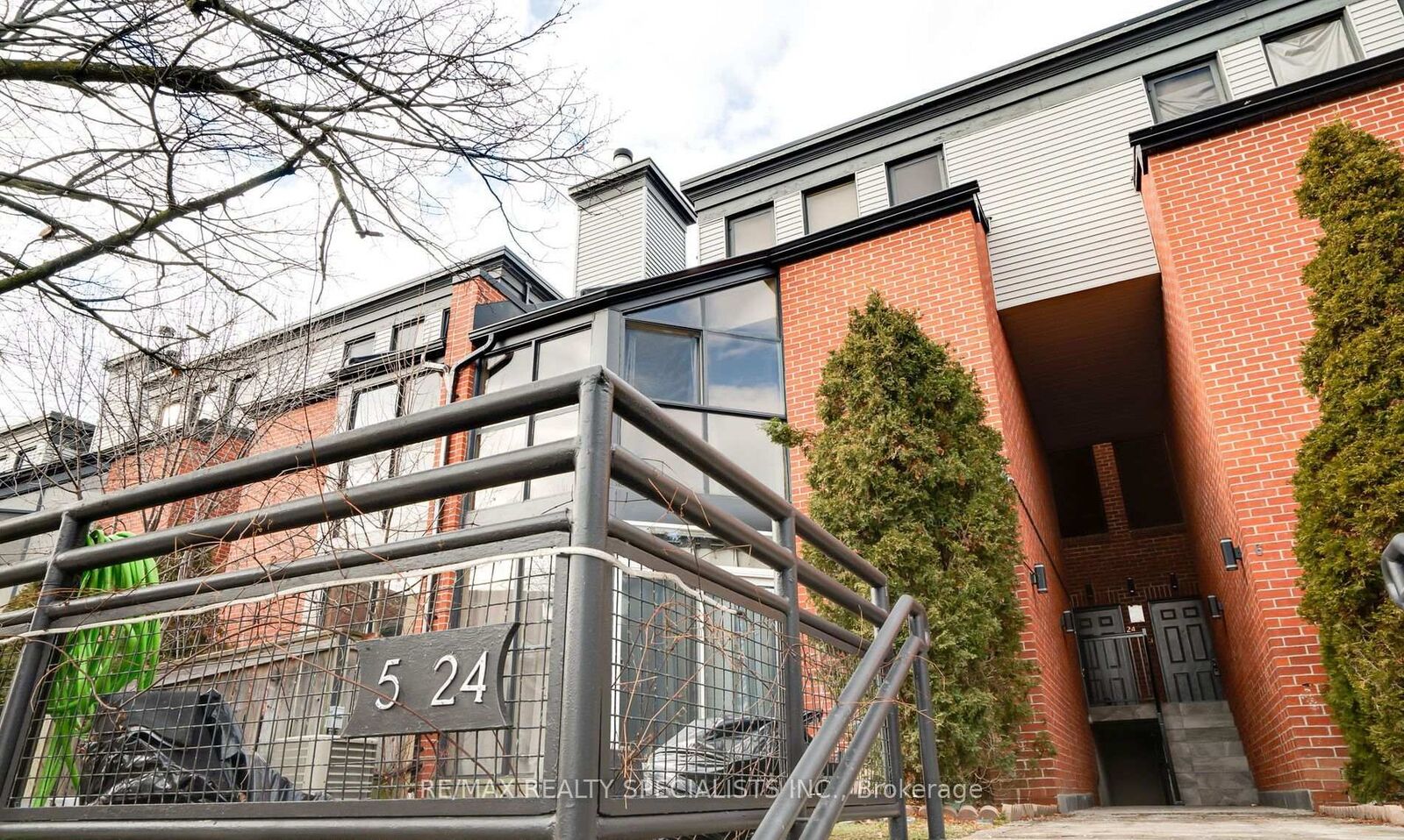 Property Photo:  100 Arbors Lane Th5  ON L4L 7G4 
