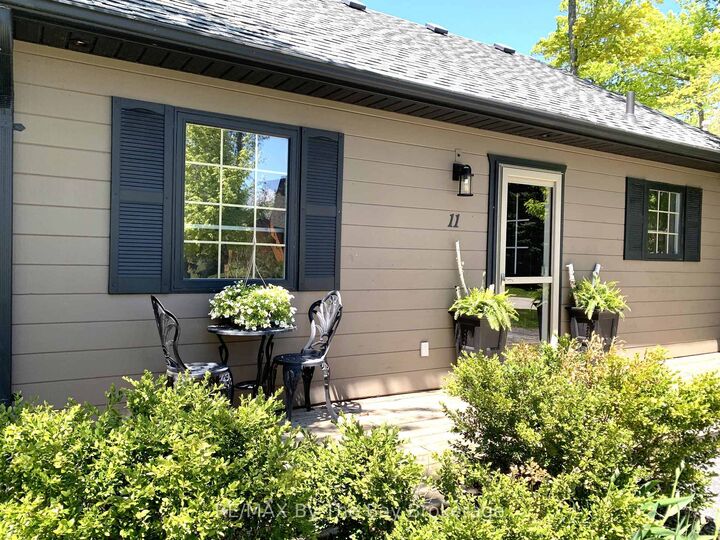 Property Photo:  11 Cabin Crescent  ON L9Z 1X7 