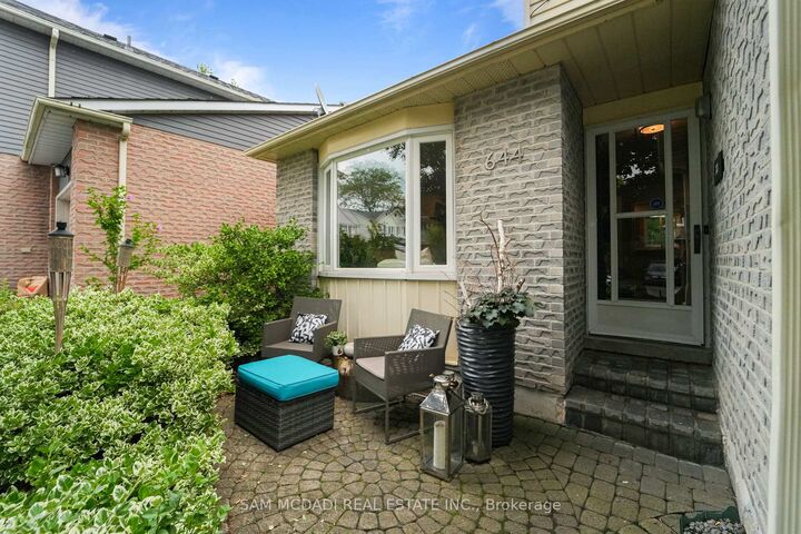 Property Photo: 644 Sweetwater Place ON L5H 3Y8