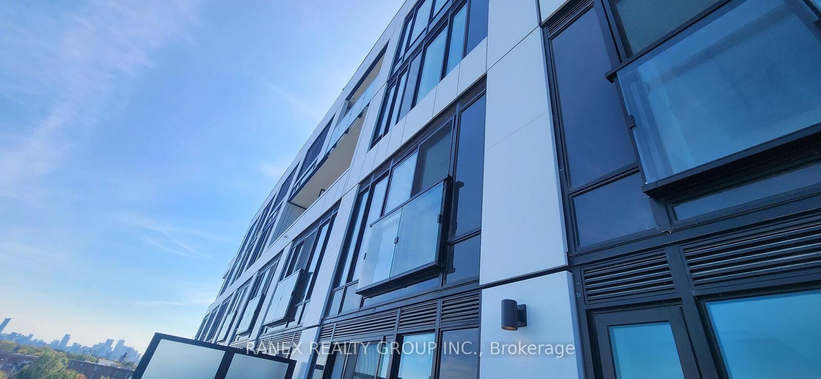 Photo de la propriété:  2720 Dundas Street W 614  ON M6P 1Y2 