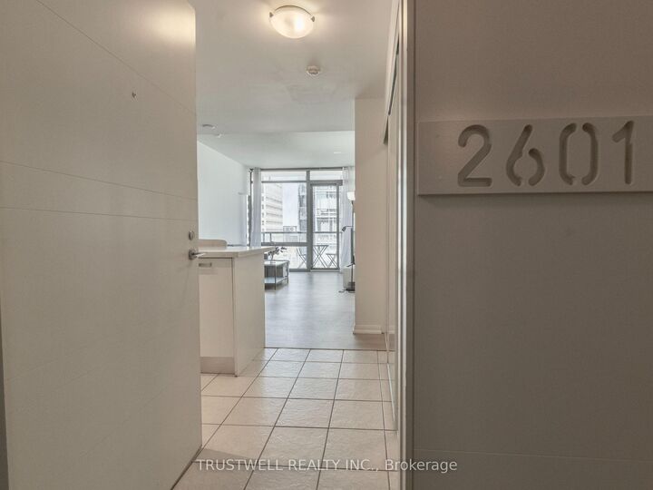 Property Photo:  38 Grenville Street 2601  ON M4Y 1A5 