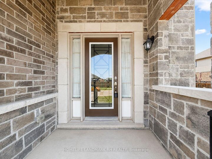 Property Photo: 9 Homestead Way ON L2V 0B7