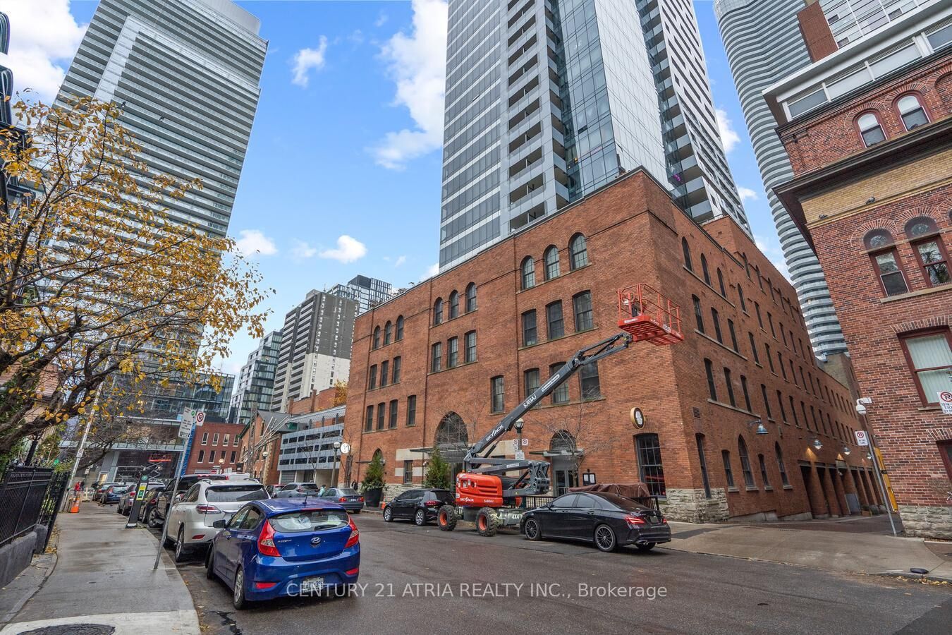Property Photo:  5 St Joseph Street 207  ON M4Y 1J6 