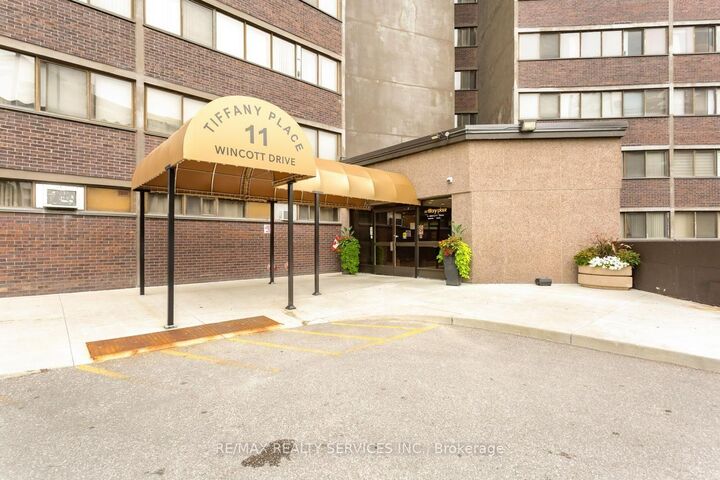 Photo de la propriété: 11 Wincott Drive 11 ON M9R 2R9