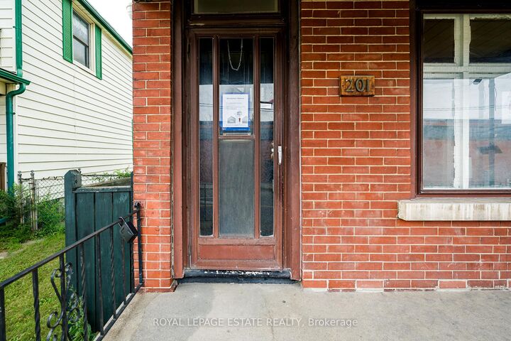 Property Photo: 201 Christie Street ON M6G 3B5