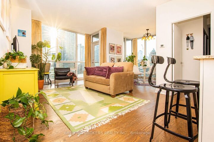 Property Photo: 18 Harbour Street 1702 ON M5J 2Z6